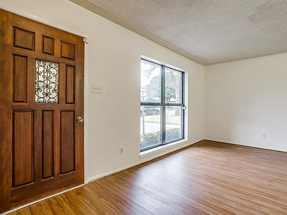4th image of 2712 Sadler Ave