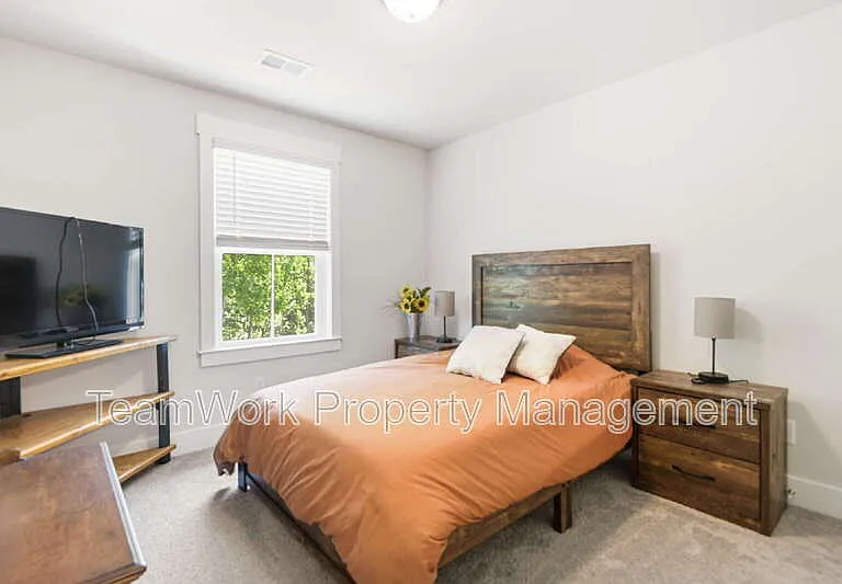 7722 Park Gate Dr — Photo 15