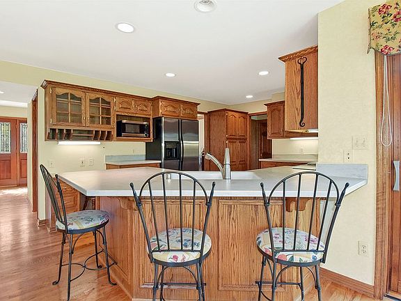 2nd image of 4426 Honeywood Ct
