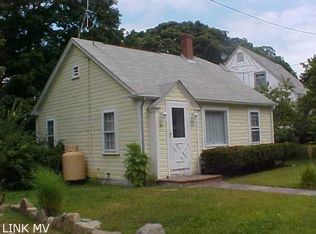 21 W Spring St, Tisbury, MA 02568
