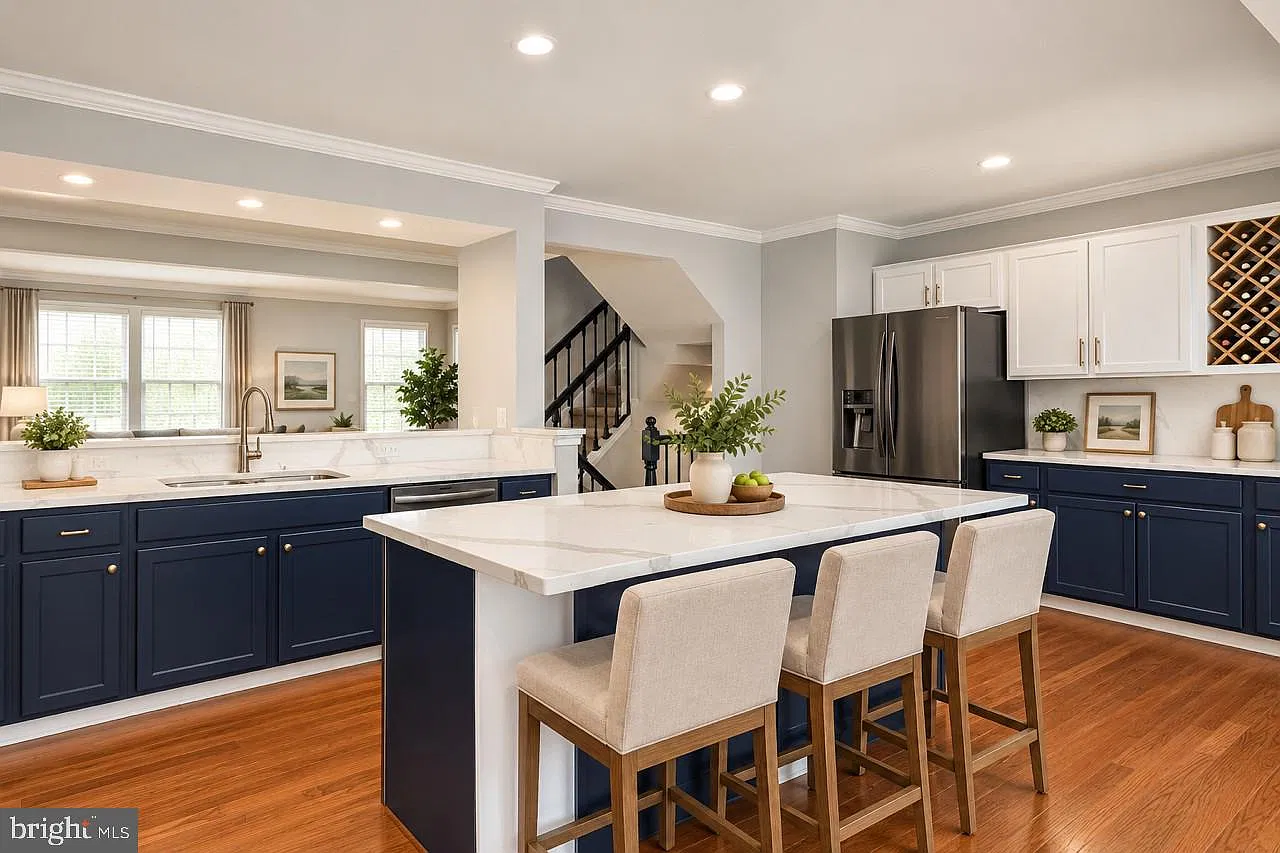 4 bed, 4.0 bath, 2068 sqft, $3,100 — Photo 4