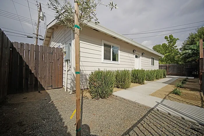 2 bed, 1.0 bath, 850 sqft, $2,000 — Photo 4