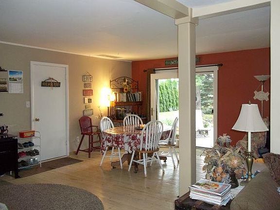 4th image of 22127 Seneca Dr