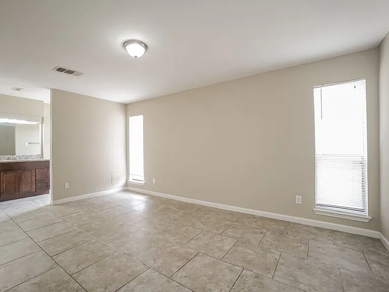7659 Athlone Dr — Photo 10
