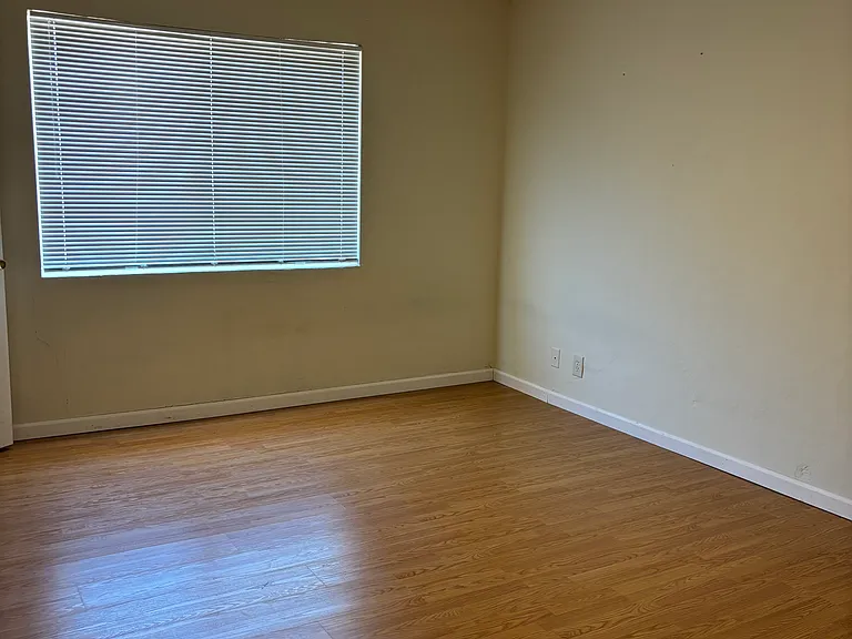 1814 Valencia Dr NE — Photo 12