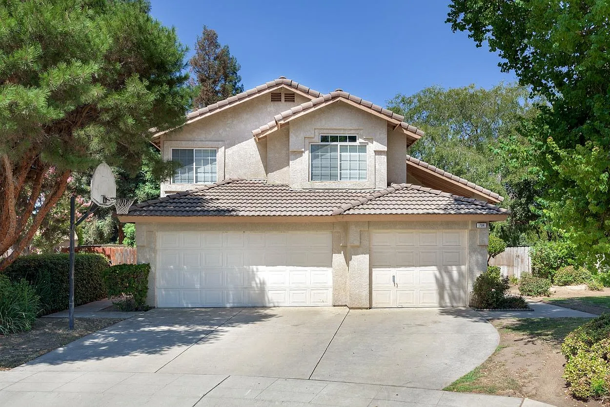704 Jasmine Ave photo 1