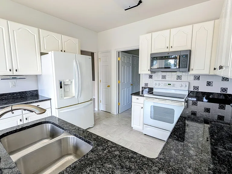 357 Stony Lake Dr — Photo 2