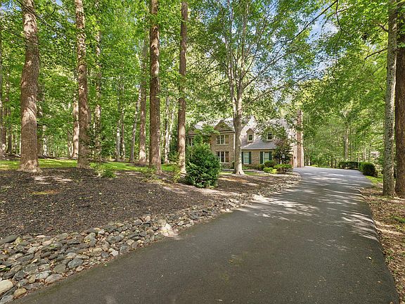 3rd image of 5843 Old Dominion Ct