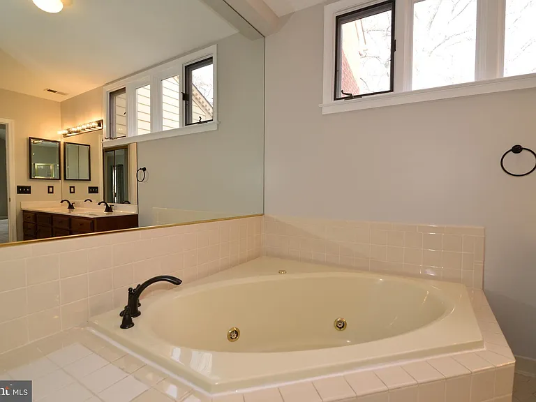 10200 Aspen Willow Dr — Photo 31