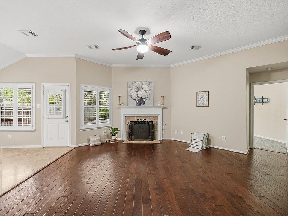 1st image of 223 W New Meadows Dr