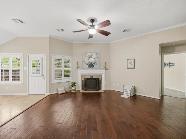 223 W New Meadows Dr, Sugar Land, TX 77479