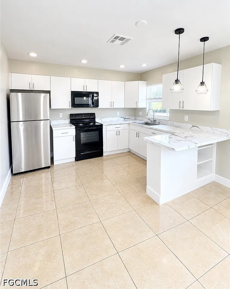 2 bed, 1.0 bath, 3120 sqft, $1,300 — Photo 4