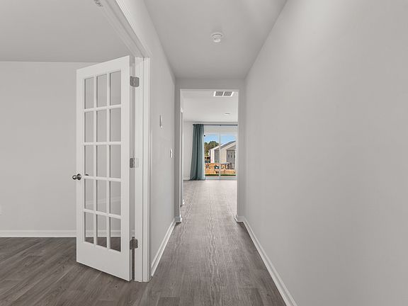 5th image of 109 W Farm Loop