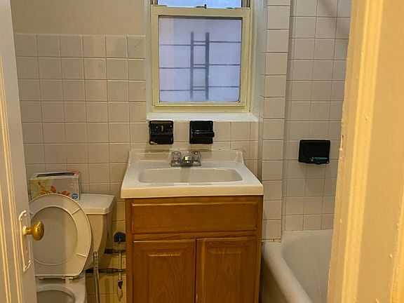 2nd image of 4264 Carpenter Ave #1