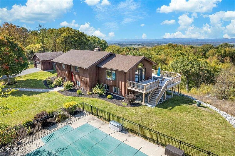 3rd image of 109 Gilchrist Hill Road
