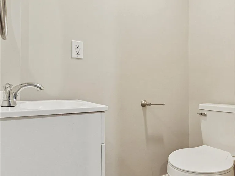 232 Main St — Photo 12