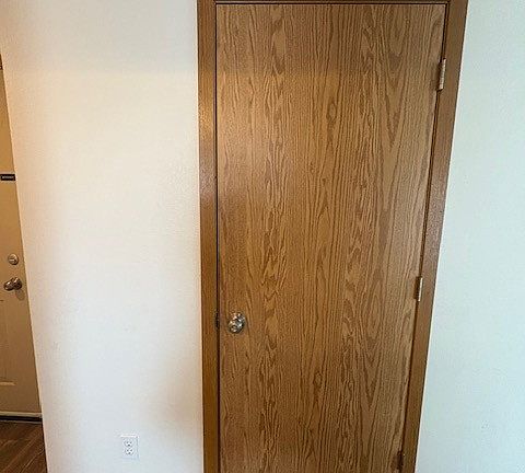 Apartment - Entry Closet