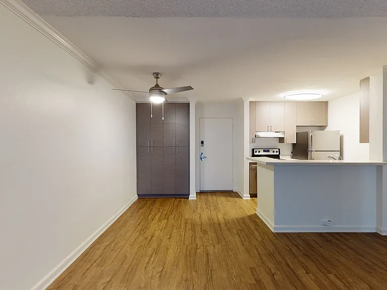 Eight 80 Newport Beach — Photo 124