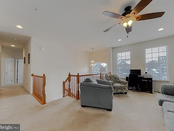 3rd image of 22273 Scott Cir