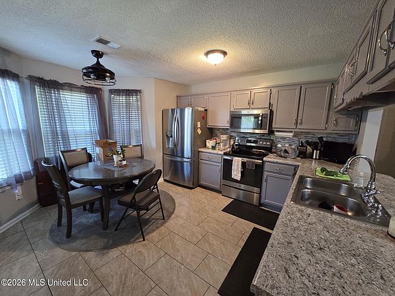 5th image of 4364 Shadow Ridge Dr