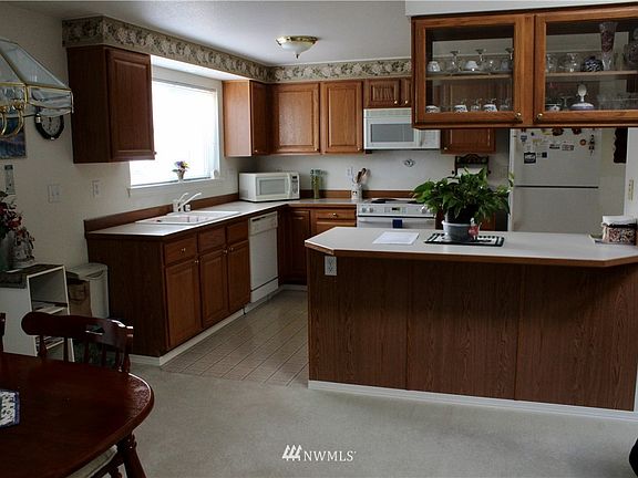 5th image of 8703 Sebastian Drive NE