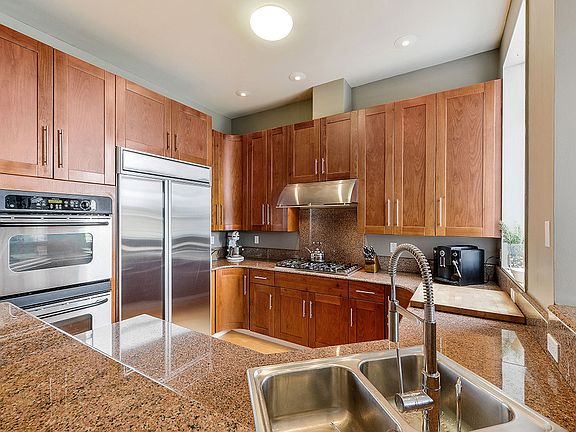 5th image of 131 Divisadero St