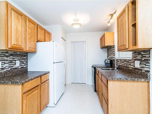 3rd image of 34433 Donnelly St