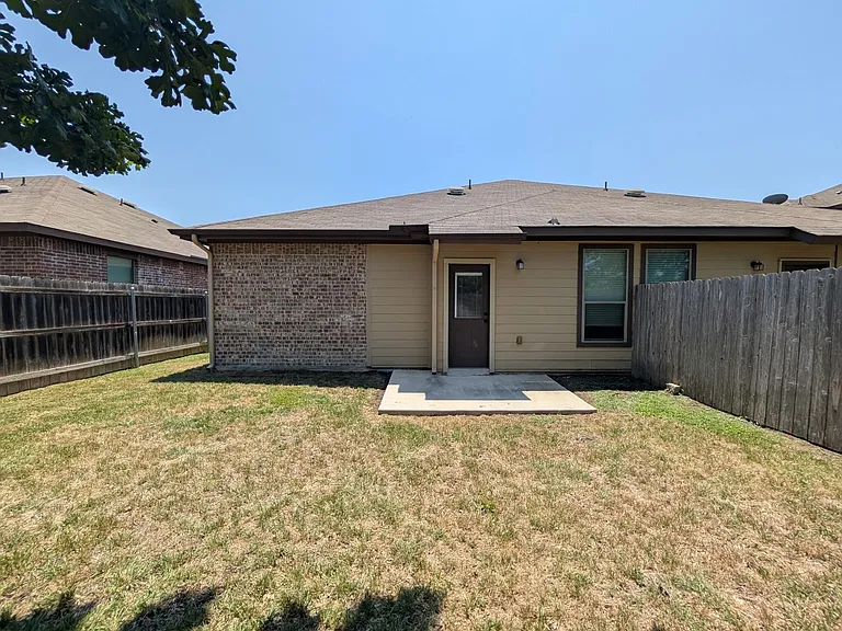 660 Creekside Cir — Photo 36