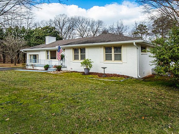 THIS ADORABLE HOME IS MOVE -IN READY......CALL FOR YOUR VIEWING TODAY!...WE TAKE CARE OF THE YARD!!