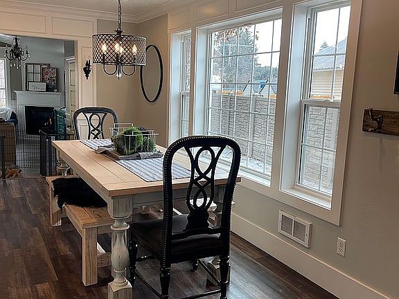 5th image of 1589 Bluebird Ln
