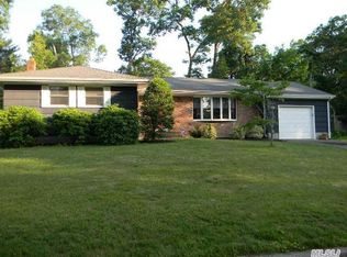 48 Lexington Ave, Smithtown, NY 11787