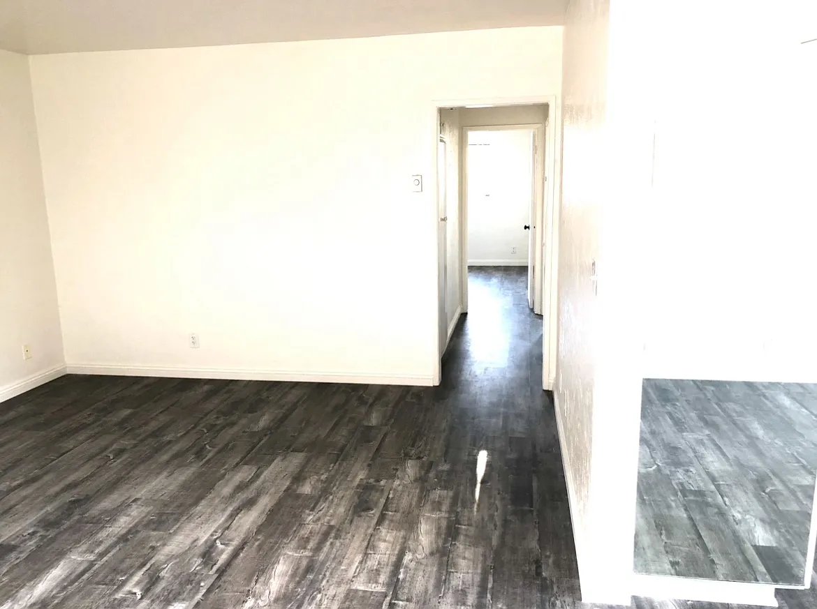 2321 Pullman Ln — Photo 3