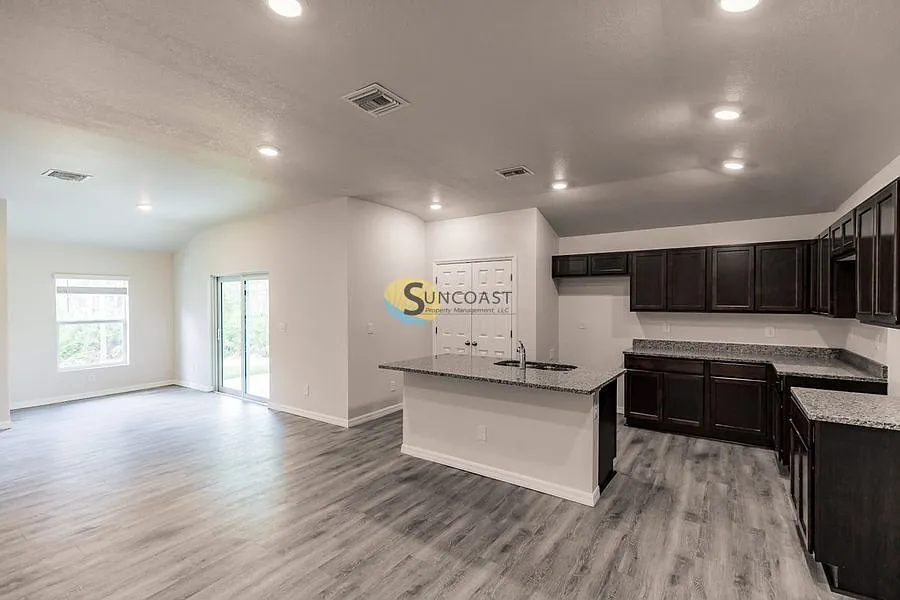 Beautiful 2BR Home with Granite Countertops — Photo 2