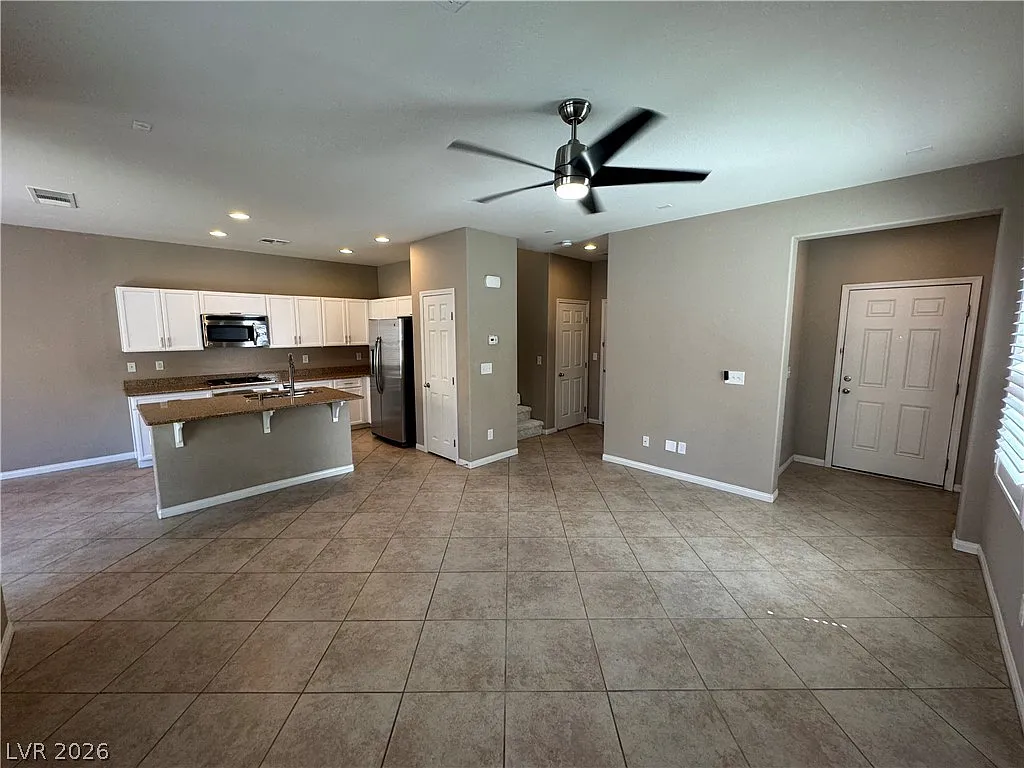 3 bed, 2.5 bath, 1590 sqft, $2,095 — Photo 3