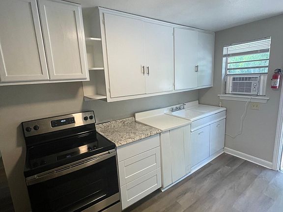 3rd image of 726 F Ave SE #5