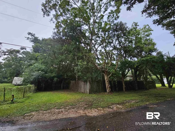5680 Bel Air Dr, Theodore, AL 36582