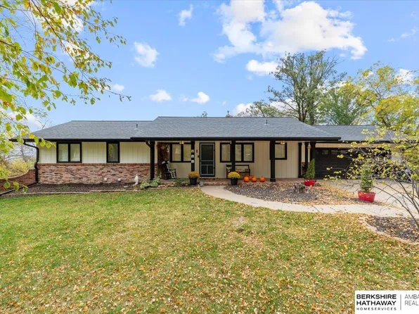 444 Skyline Dr, Elkhorn, NE 68022