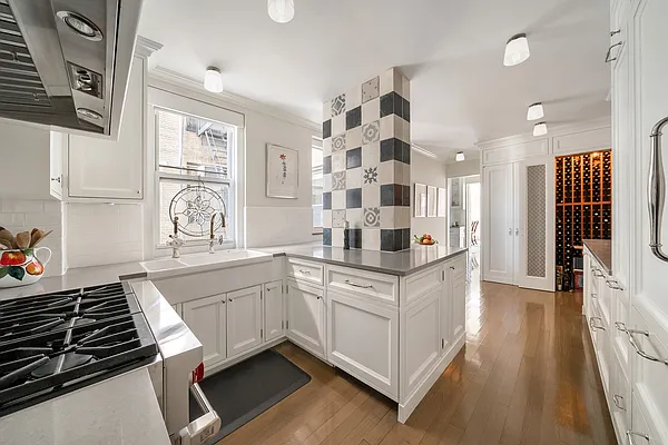 Sold by Modlin Group | media 10