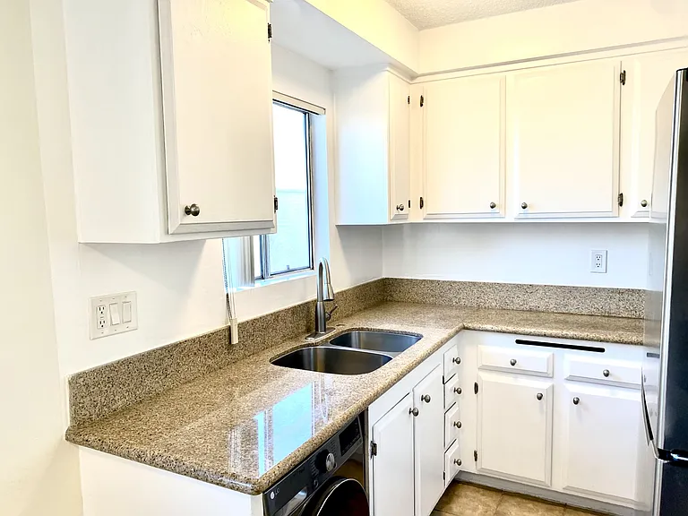 1543 N Bronson Ave #317 — Photo 13