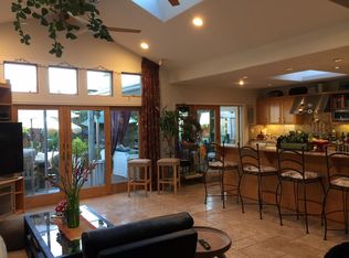 1136 8th St, Manhattan Beach, CA 90266