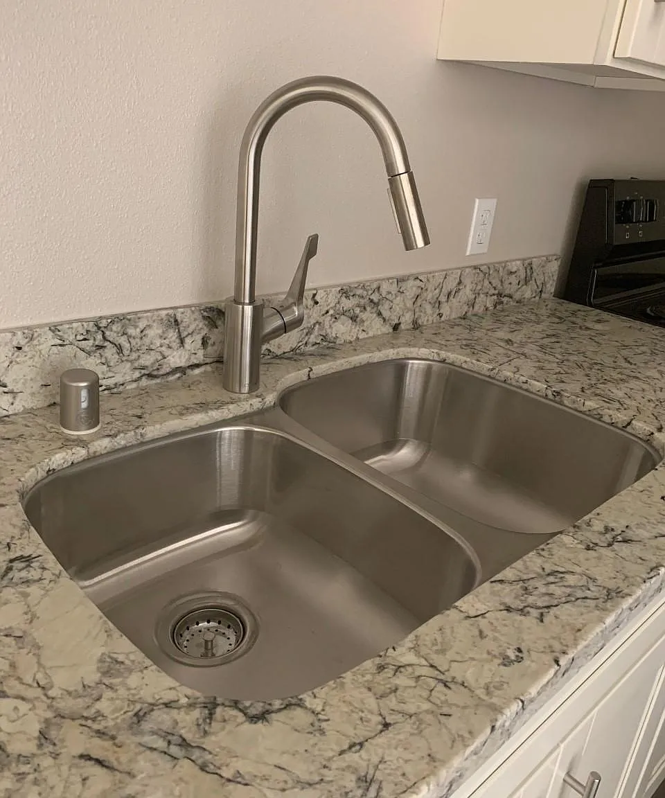 All New Interior - Beautifully Remodeled One Bedroom Apartment In A Convenient Location — Photo 3