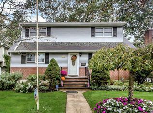 2130 Potter Ave, Merrick, NY 11566