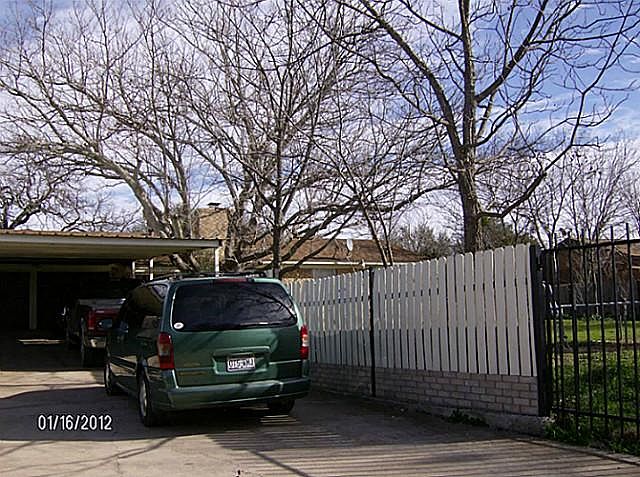 1st image of 405 Crestwood Dr