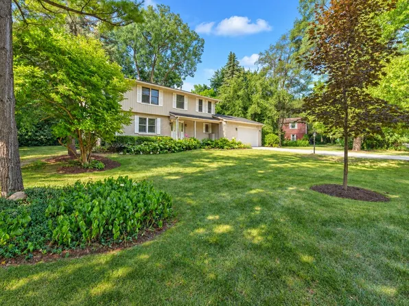 1990 Squirrel Valley Dr, Bloomfield Hills, MI 48304