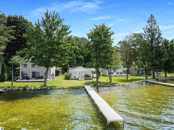 4465 E Shore Dr NE, Kalkaska, MI 49646