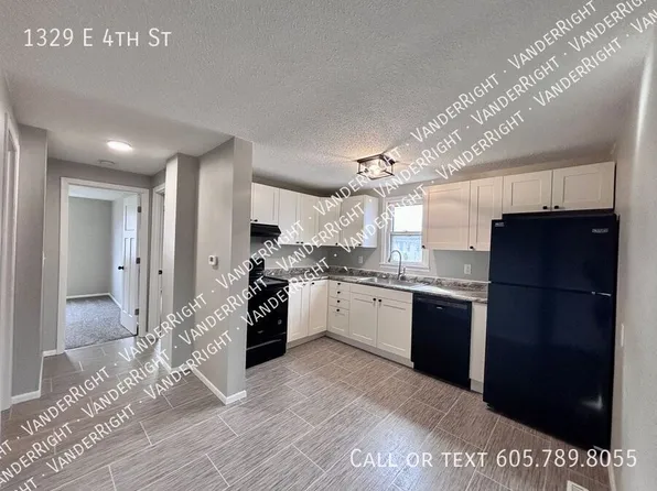 1329 E 4th St, Sioux Falls, SD 57103
