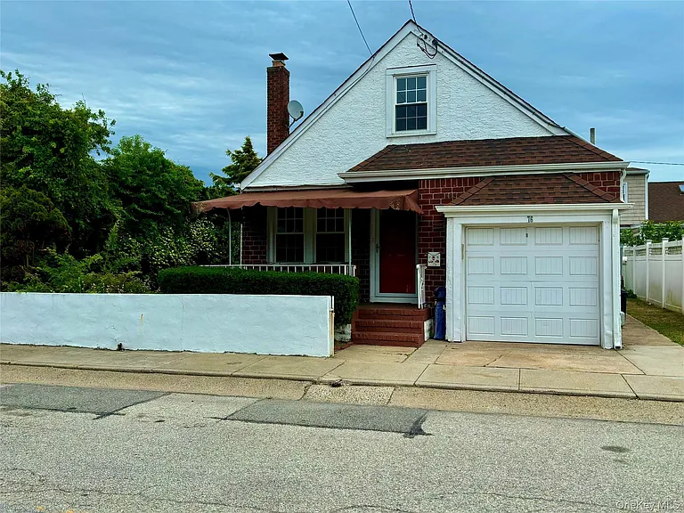 76 Clayton Ave — Photo 1