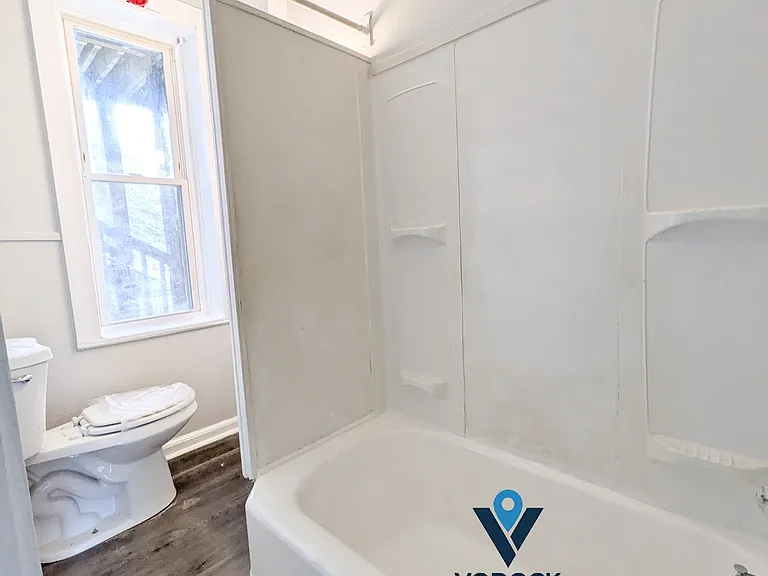 226 Lyman St #1-L — Photo 2