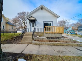 376 3rd St, Manistee, MI 49660