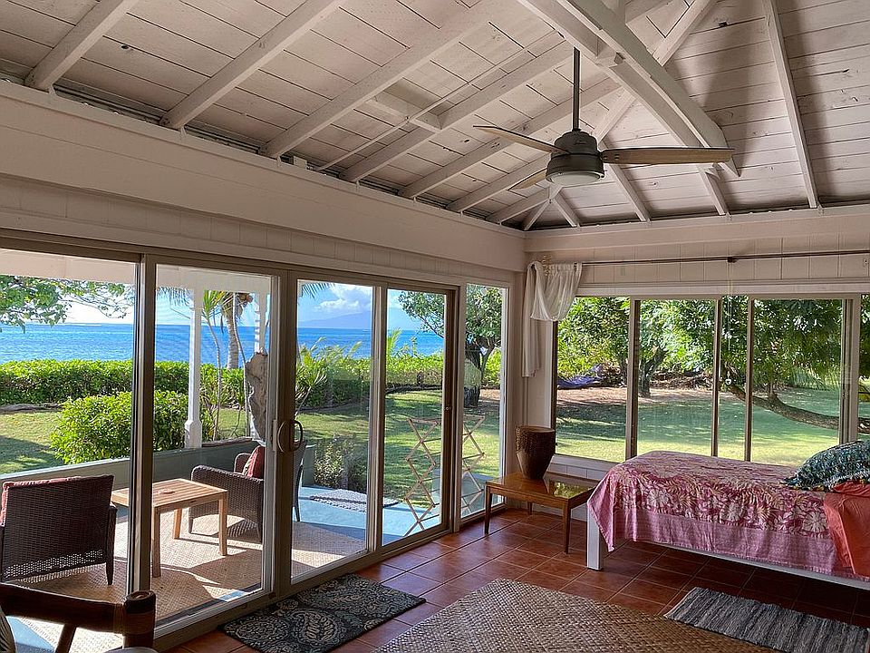 Steps away to Pukoo beach!